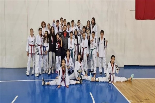 Erkmen Belediyespor Kulübü tekvandoda 7 birincilik aldı