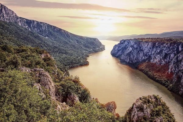 Sırbistan’ın doğasıyla baş döndüren masalsı mekanları