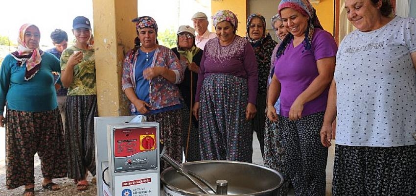 Antalya Büyükşehir’den Serik’e hamur yoğurma makinesi desteği
