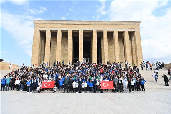 Balıkesirli gençlerden Anıtkabir ziyareti