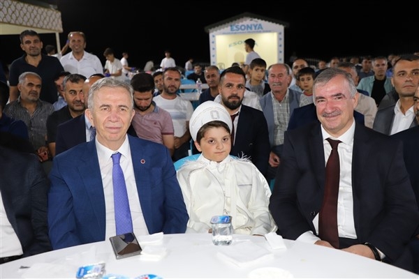 Başkan Yavaş, Saadet Partili Turanlı’nın oğlu Osman Nuri’nin kirveliğini yaptı