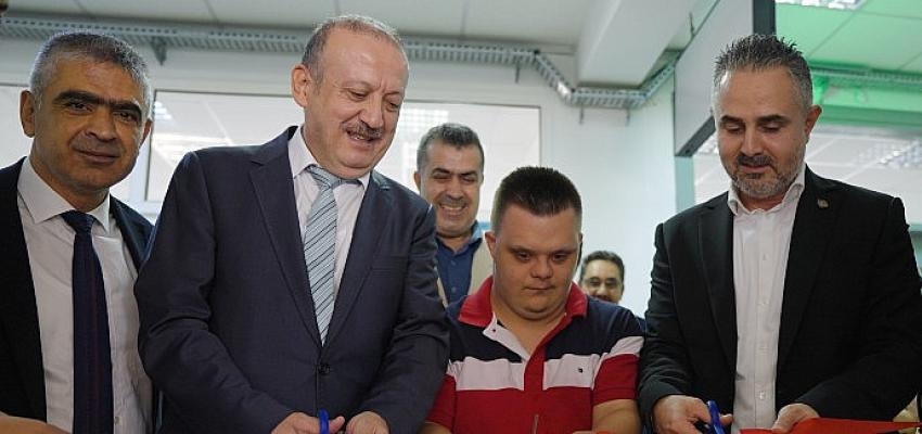 Monster Notebook, Atalar Mesleki ve Teknik Anadolu Lisesi’nin özel eğitim sınıfını yeniledi