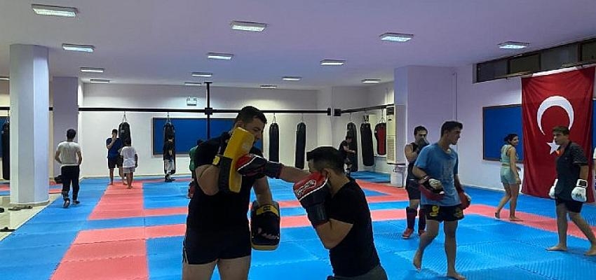 Kemer’de Ücretsiz Karate ve Kick Boks Kursları Veriliyor