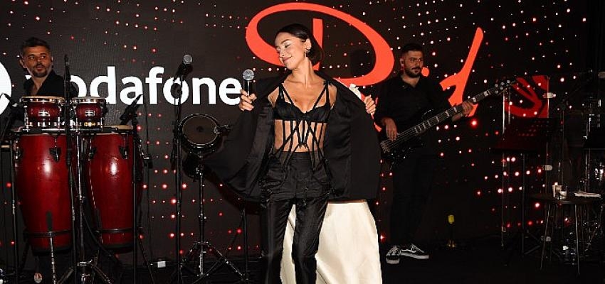 Zeynep Bastık’tan Vodafone Red İşbirliğiyle  Yeni Akustik Performans Serisi