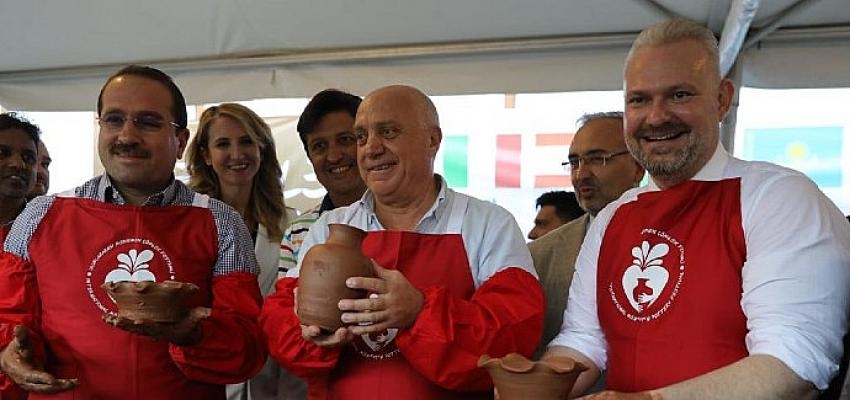 Menemen Belediyesi Uluslararası 1. Çömlek Festivali Renkli Başladı