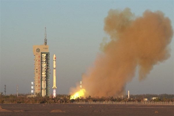 Çin, ilk Güneş sondasını fırlattı