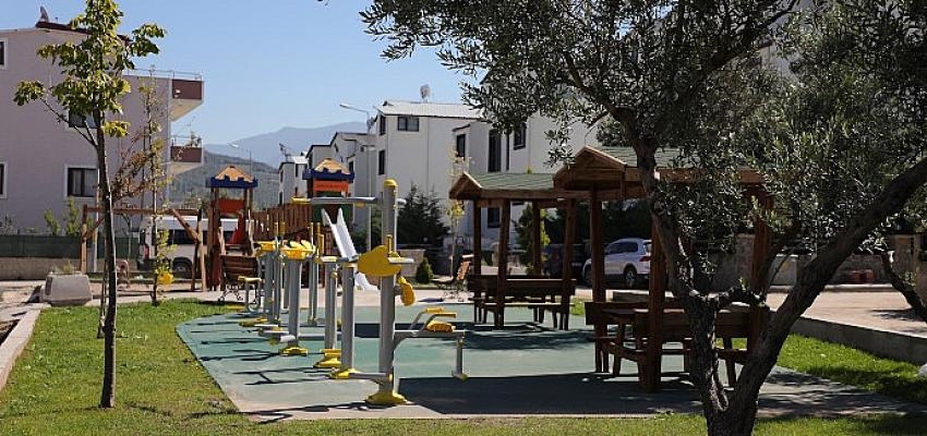 Gemlik’te yeni parklarda ahşap dönemi