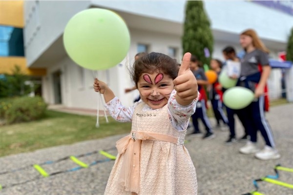 İzmir’de kız çocuklarına coşkulu kutlama