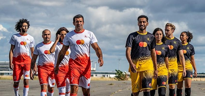 Mastercard, Luis Figo’nun 6166 metrede oynadığı futbolla dünya rekoru kırdı