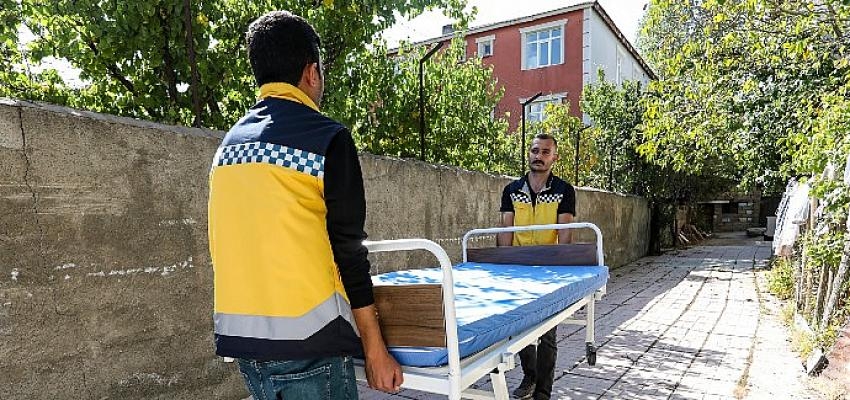 Van Büyükşehir Yatağa Bağımlı Vatandaşlara Hasta Yatağı Hediye Etti