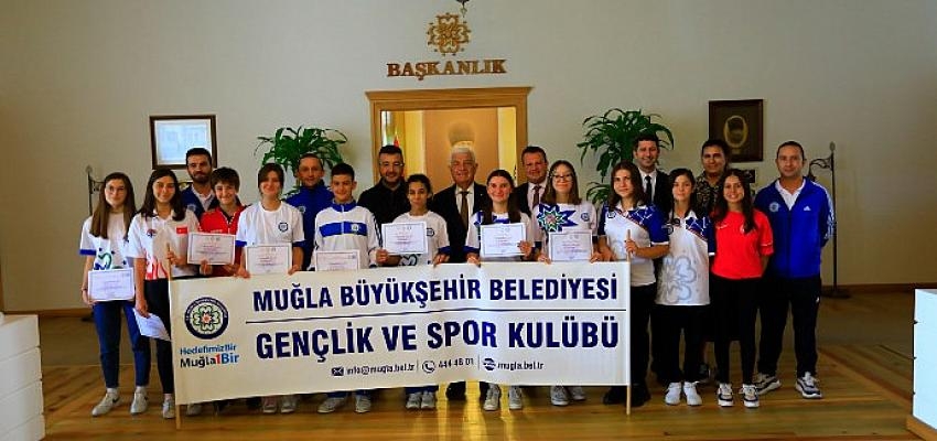 Şampiyon Sporculardan Başkan Gürün’e Ziyaret