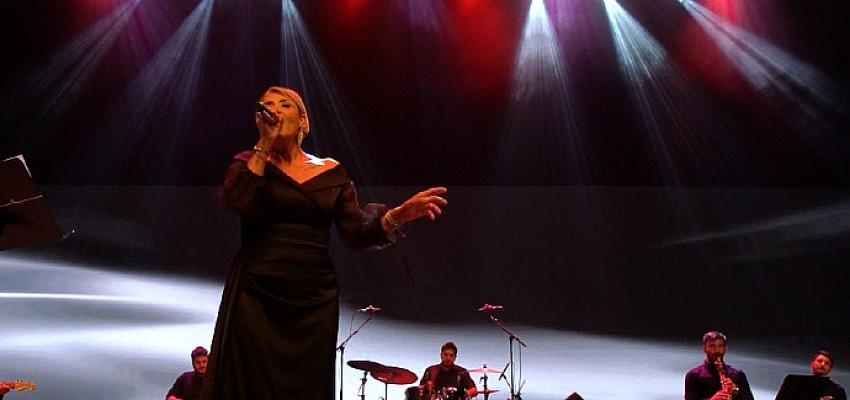 Sur Kültür Yolu Festivali’nde 70.000 Kişinin Katılımı İle Konser Coşkusu