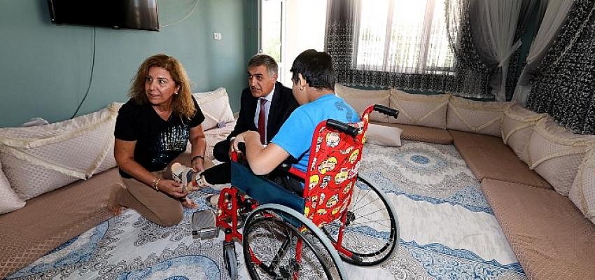 Van Büyükşehir Belediyesi, engelli vatandaşlara medikal malzeme desteğinde bulundu