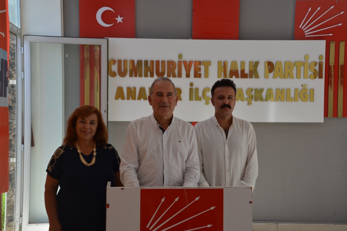 CHP  Anamur İlçe Başkanı Durmuş Deniz, basın toplantısı düzenledi.