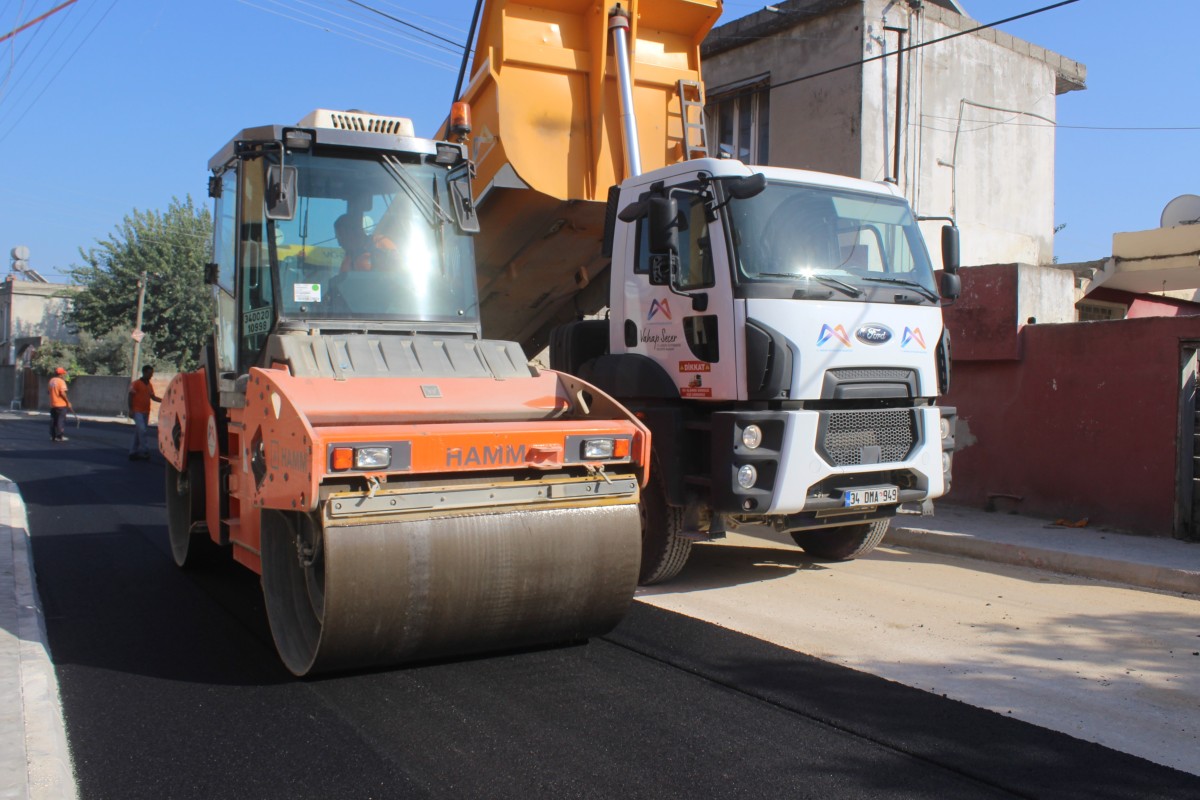 Tarsus’ta Belediye Caddesi Yenilendi