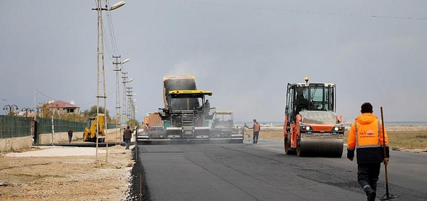 Van Büyükşehir Eski Kale Yolu’nda Asfaltlama Çalışması Yapıyor