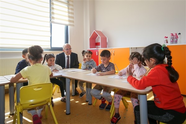 Mehmet Şimşek, Prof. Dr. Aziz Sancar Eğitim ve Sanat Merkezi’ni ziyaret etti