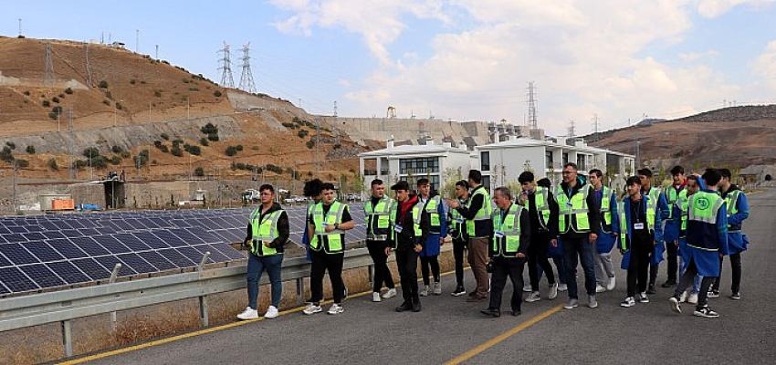 Enerjinin Yıldızları’na, Avrupa’nın en büyük hibrit santralinde elektrik üretimi dersi