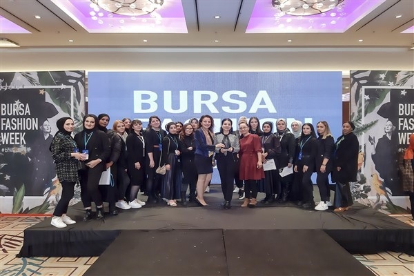 SUBÜ’lü öğrenciler, Bursa’da defile deneyimi kazandı