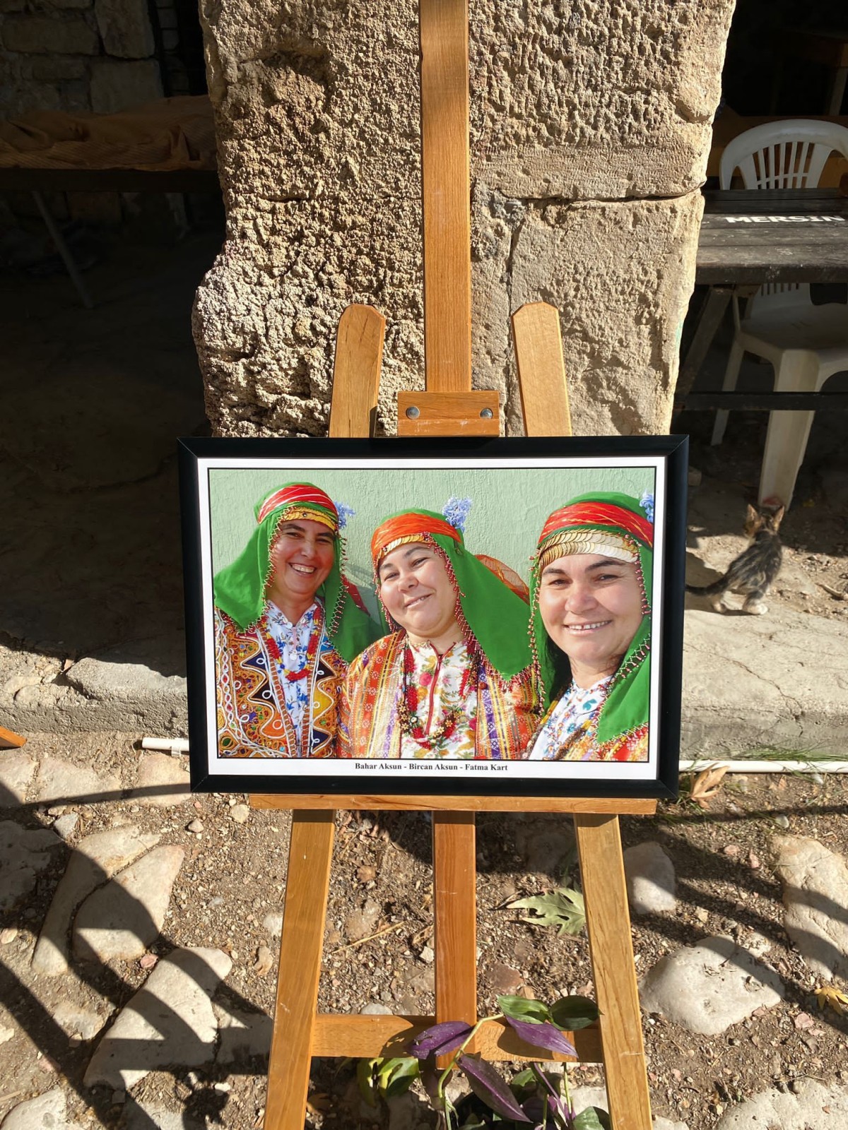 Tarihi Taşhan’da ‘Gülümseyen Fotoğraf Sergisi’ İlgi Gördü