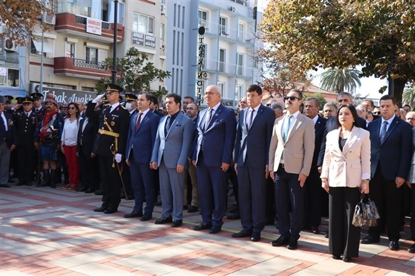 Nazilli’de Cumhuriyetin 99. yıl dönümünde çelenk koyma töreni gerçekleştirildi