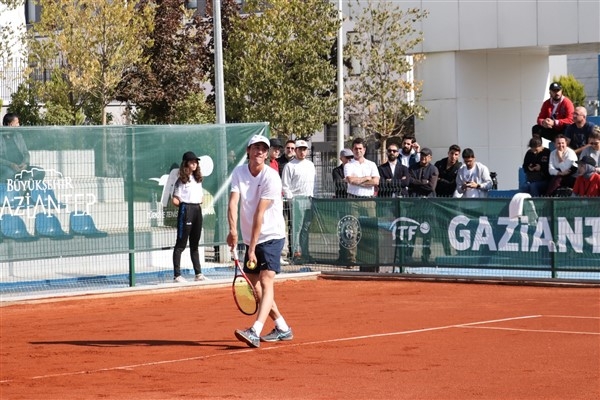 Gaziantep Cup Tenis Turnuvası’nda finalistler kupalarını aldı