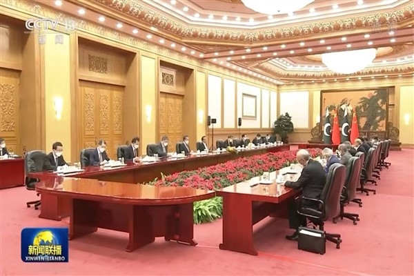 Çin ve Pakistan başbakanları bir araya geldi