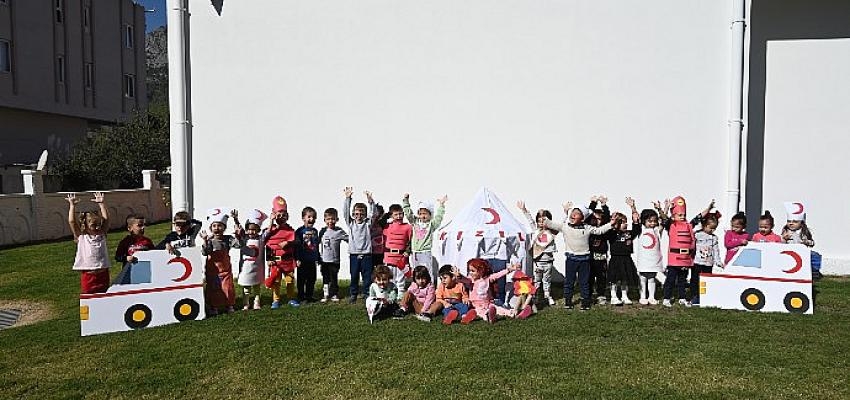 Minik öğrencilerden Kızılay Haftası etkinliği