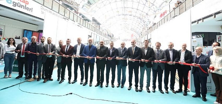 Bursa İnegöl Kültür Şöleni’nde 1 Milyon Kitap Okuyucu İle Buluştu