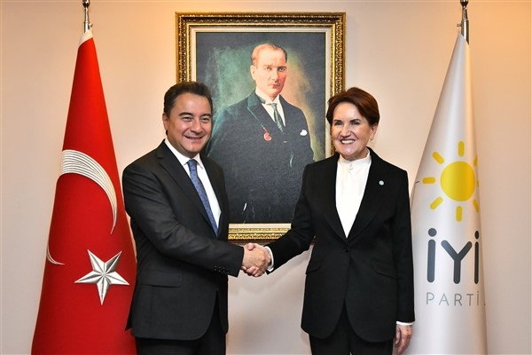 Babacan, Akşener ile bir araya geldi