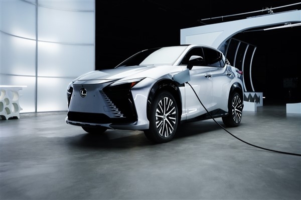 Lexus, Black Panther: Yaşasın Wakanda galasını yeni RZ 450e ile elektriklendirdi