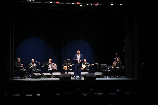 Bursa Belediyesi Türk Halk Müziği Bölümü sezonun ilk solo konserini gerçekleştirdi