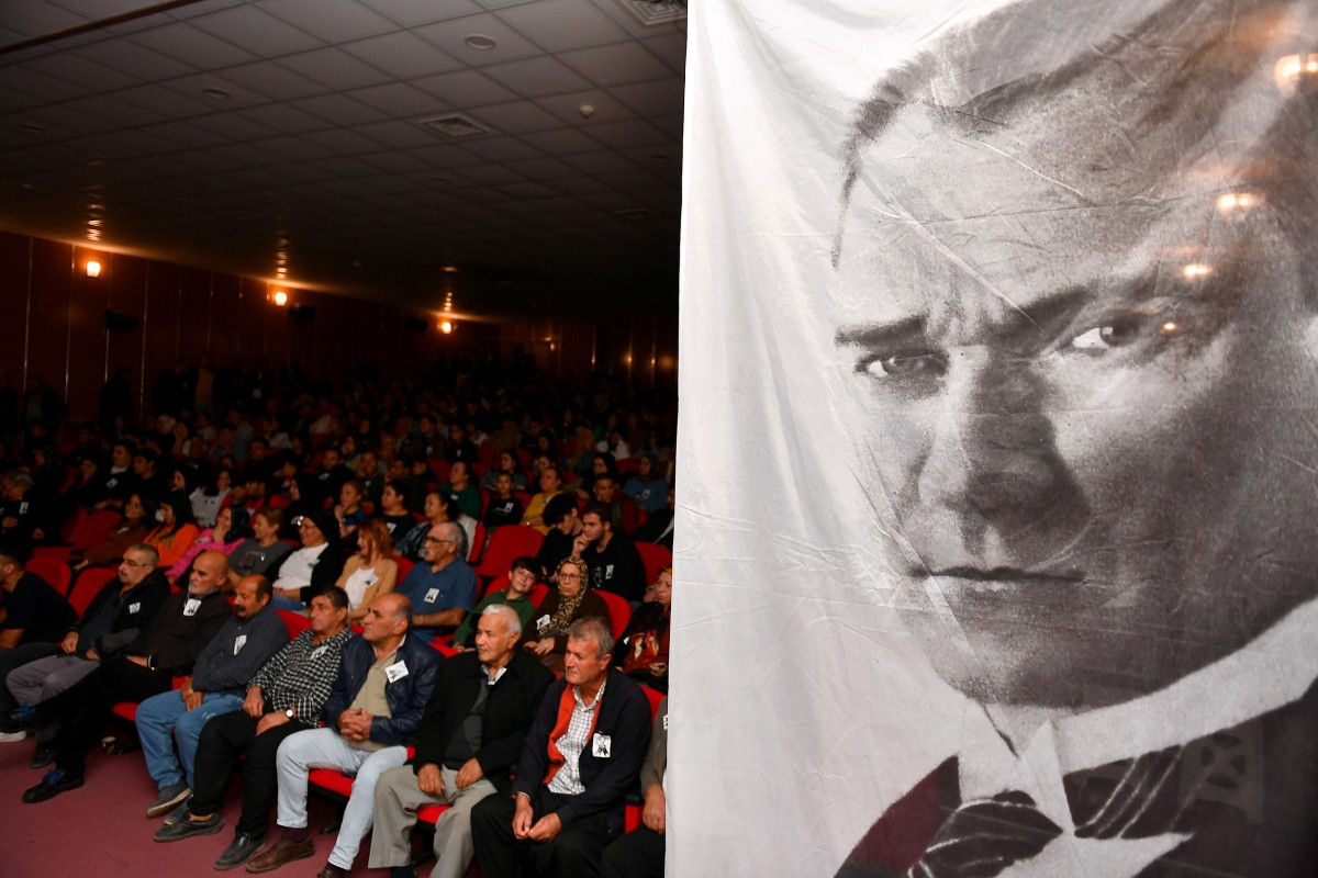 Büyükşehir, Atatürk İçin Erdemli’de Anma Konseri Düzenledi, Sevdiği Şarkılarla Anıldı