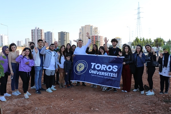 Toros Üniversitesi öğrencilerinden “Bugün Fidan Yarın Nefes” projesi