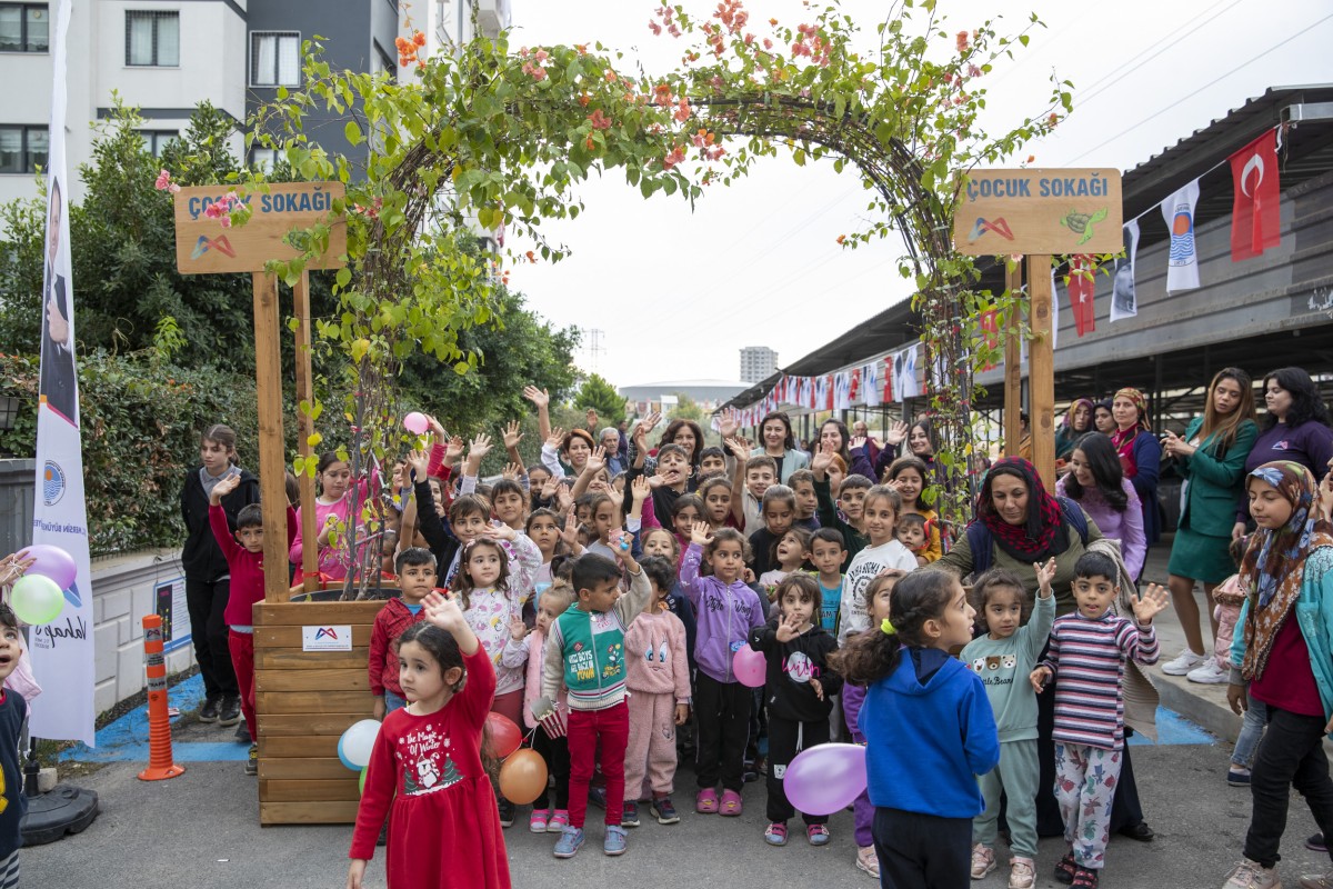 Büyükşehir’in Hediyesi Çocuk Sokakları Çoğalıyor