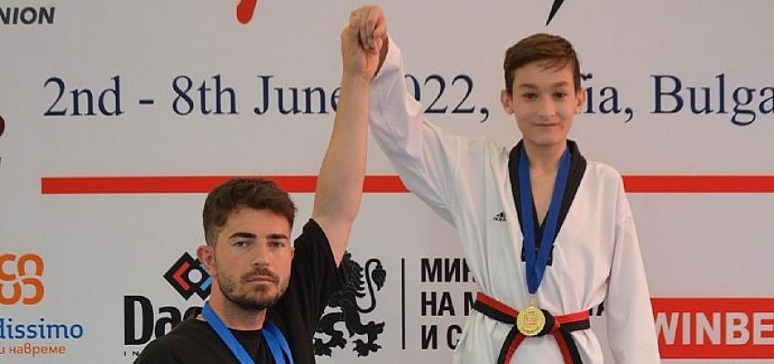 Malkara Belediye Başkanı Ulaş Yurdakul Taekwondo Spor Kulübü Sporcusu Tuğra Ekinciye Başarılar Diledi