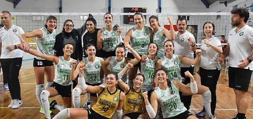 Voleybolda Körfez derbisi Altınoluk’un