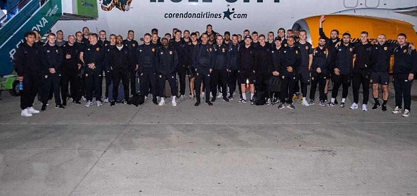 Hull City Yüzlerce Taraftarıyla Birlikte Corendon Airlines ile Antalya