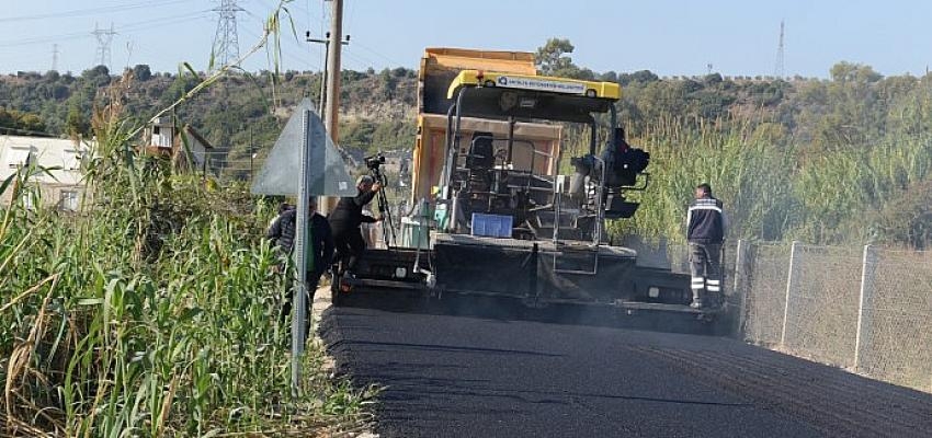 Aksu’da altyapısı tamamlanan  yollar sıcak asfaltla kaplanıyor