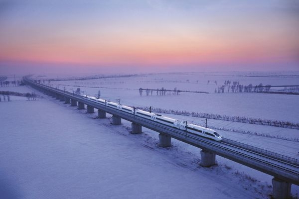 Dünyanın “en yüksek ve en soğuk” hattında çalışan tren, 670 milyon yolcu taşıdı