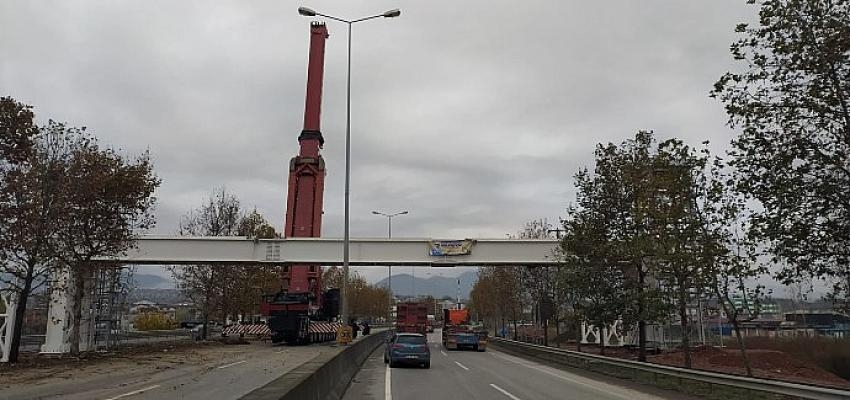 Kocaeli Emniyet Müdürlüğü üstgeçidine 44 metrelik çelik tabliye