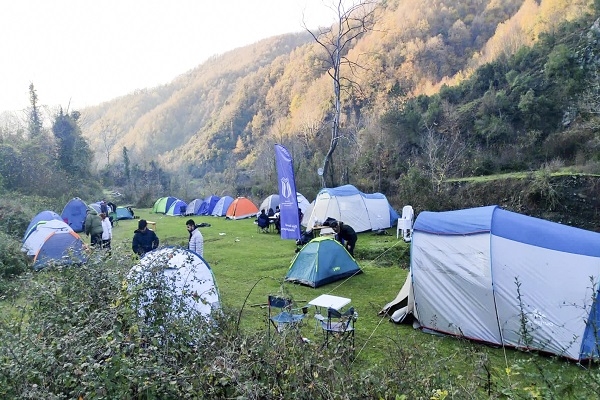 Doğançay’ın güzelliklerini kamp yaparak keşfettiler