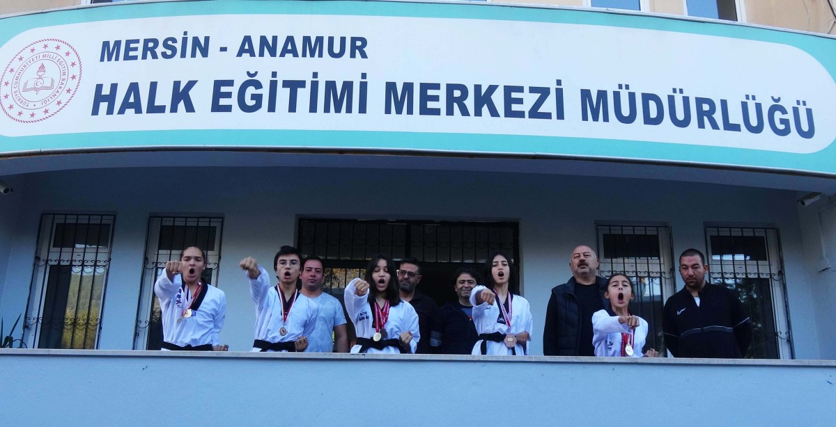 Taekwondo Takımımız Ispartadan Türkiye 3.lüğü İle Döndü