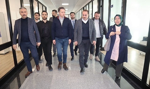 AK Parti İzmir Milletvekili Yaşar Kırkpınar, şehir hastanesinde incelemelerde bulundu