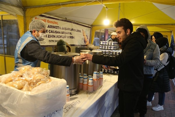 Gaziantep Büyükşehir, öğrencilere yemek ikramını final sınavlarında da sürdürüyor