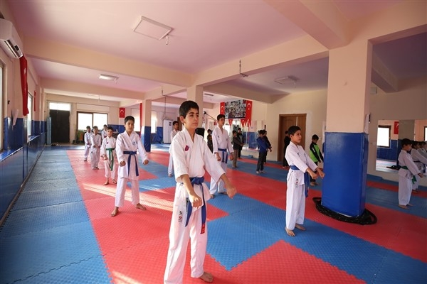 Gelecek nesiller AK Evler’de yetişiyor