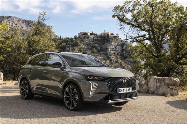 Yeni DS 7 E-Tense, Paris Moda Haftası Haute Couture defilelerinde