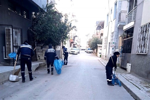 Bornova’da farkındalık yaratan temizlik çalışması