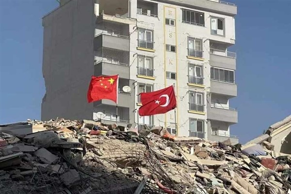 10 yaşında bir kız çocuğu Çinli ekibin yardımıyla 178 saat sonra kurtarıldı