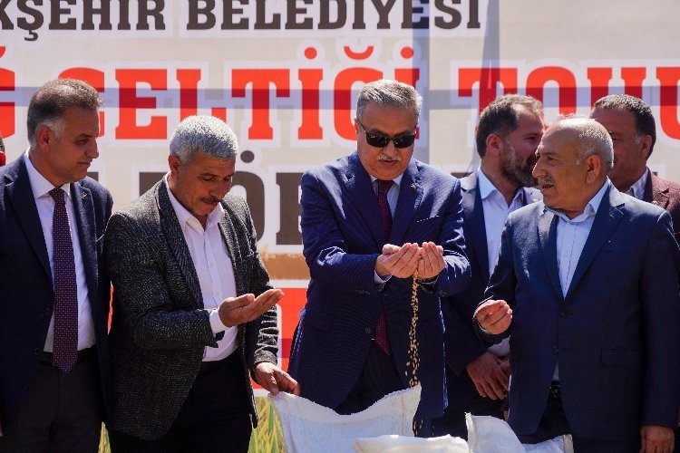 Diyarbakır’da çiftçiye çeltik tohumu desteği